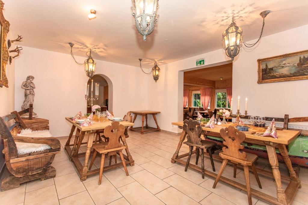 A restaurant or other place to eat at Landgasthof Fürstenbrunn