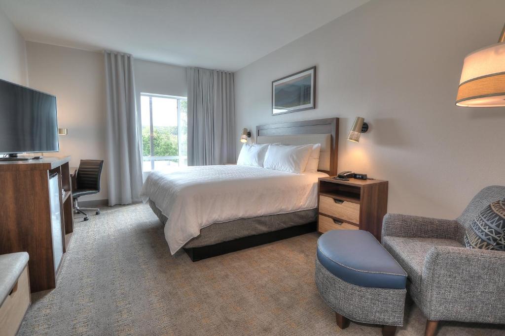 Holiday Inn & Suites Pigeon Forge Convention Center, an IHG Hotel - 