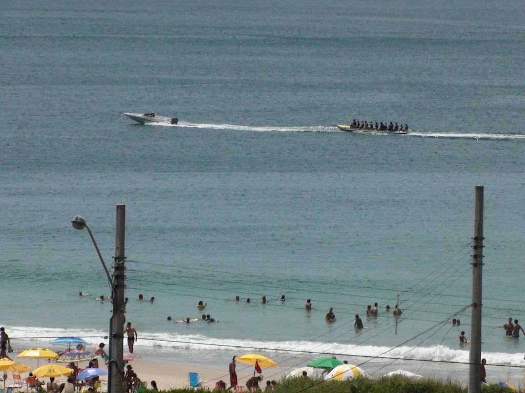  APARTAMENTO BOMBINHAS COM 01 DORMITÓRIO a 60M DA PRAIA AR WIFI