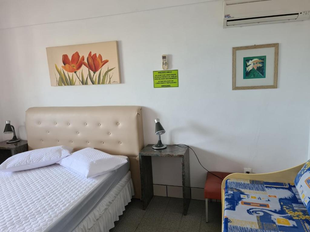  APARTAMENTO BOMBINHAS COM 01 DORMITÓRIO a 60M DA PRAIA AR WIFI
