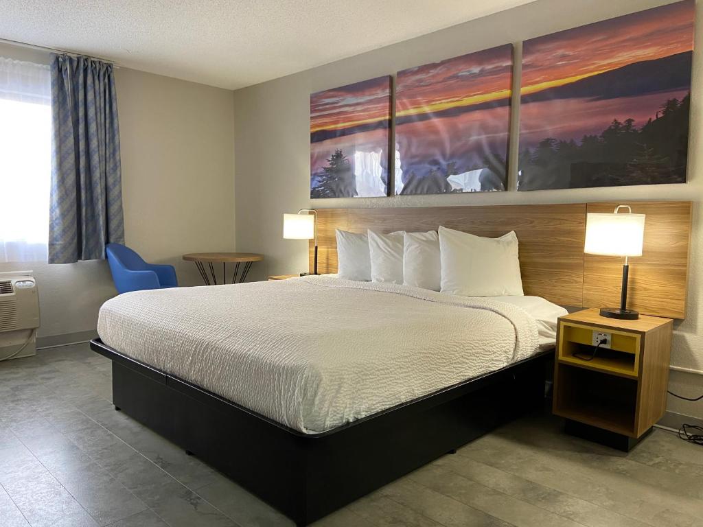 Days Inn by Wyndham Rawlins - King Room - Mobiliteitstoegang/niet -roken