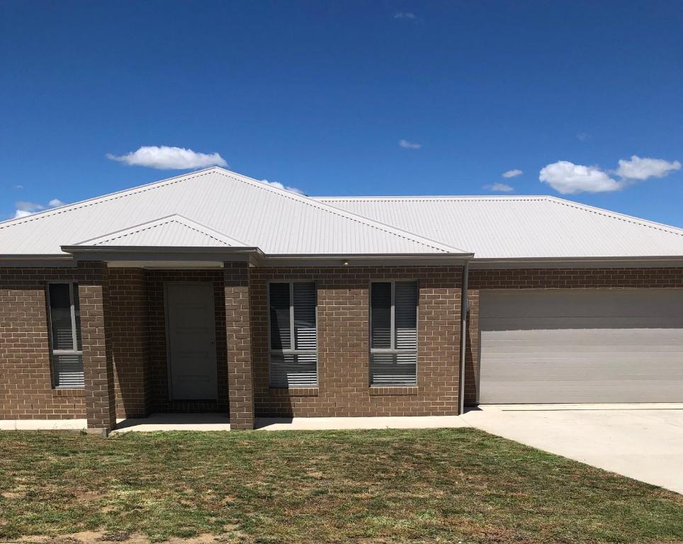 a red brick house with a garage at Brand new 4br get away 5min to albury city in Lavington