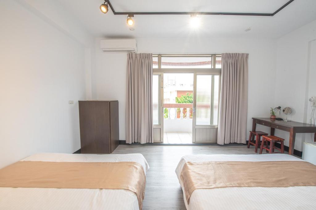 Postel nebo postele na pokoji v ubytování No Smoking INN