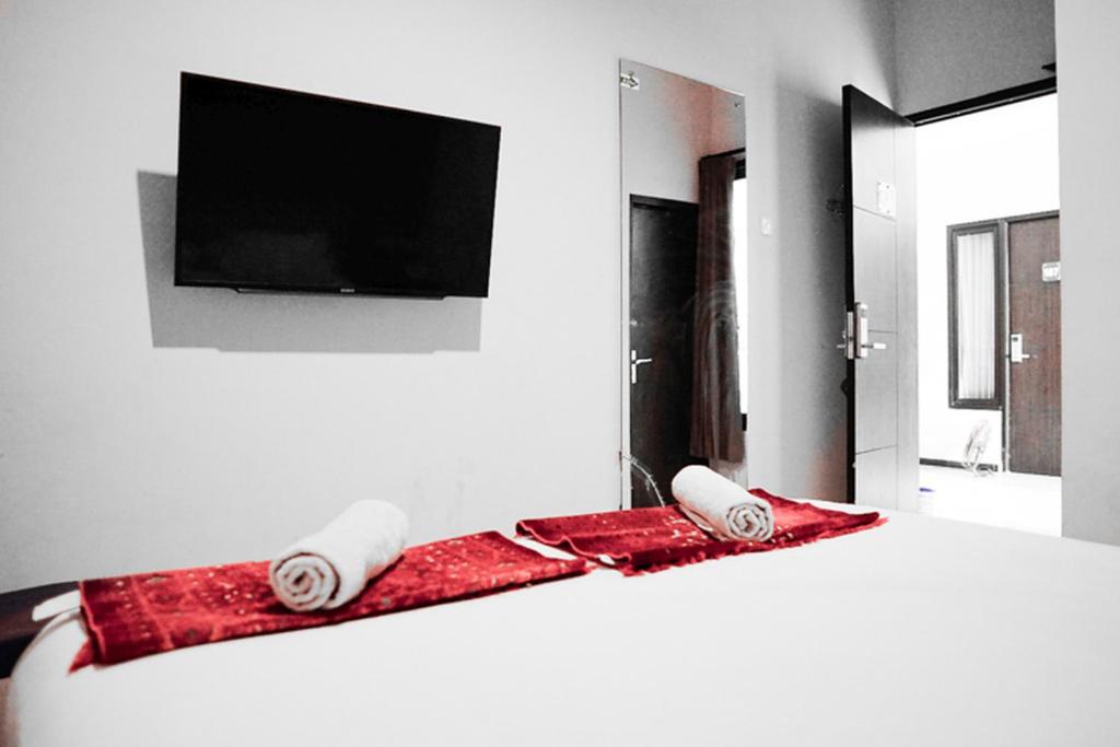 Postel nebo postele na pokoji v ubytování Audah Syariah Residence Mitra RedDoorz