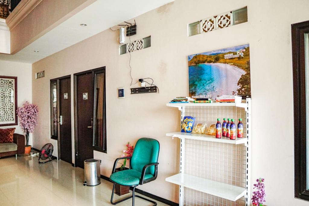 TV a/nebo společenská místnost v ubytování Audah Syariah Residence Mitra RedDoorz