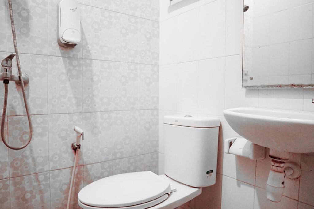 Koupelna v ubytování Audah Syariah Residence Mitra RedDoorz