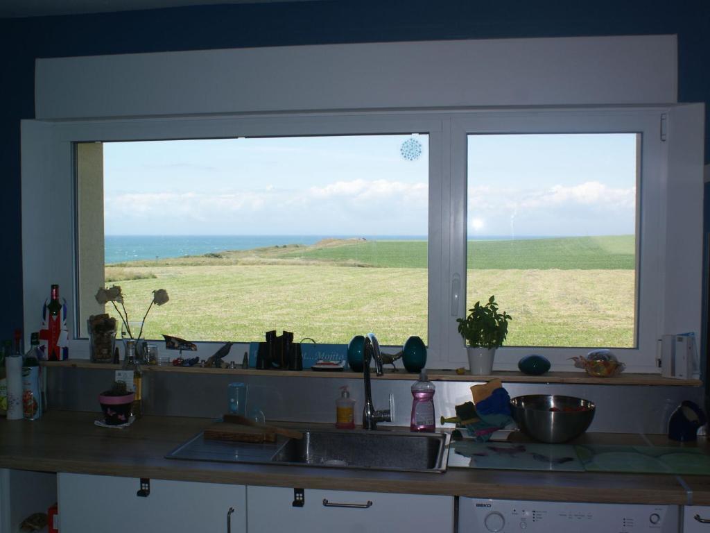 Kuchyň nebo kuchyňský kout v ubytování Holiday Home in Audresselles by Seacoast