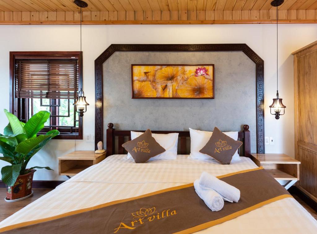 Postel nebo postele na pokoji v ubytování Art Villa Hoi An