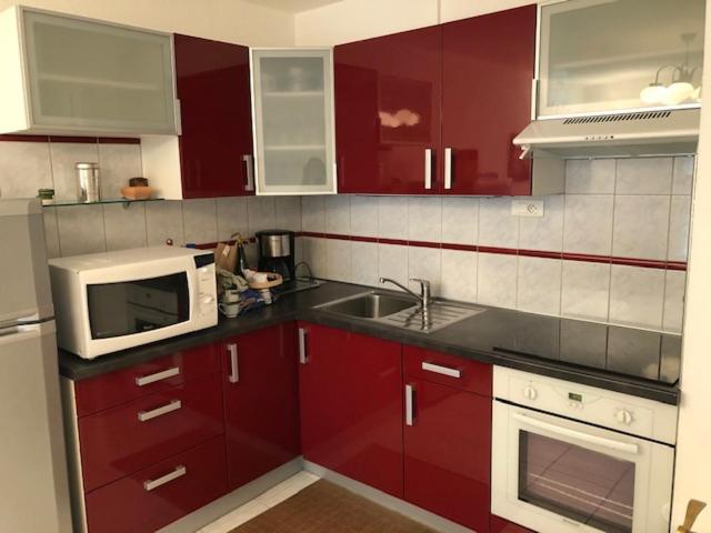 Kuchyň nebo kuchyňský kout v ubytování Appartement cosy 100m plage de Pentrez