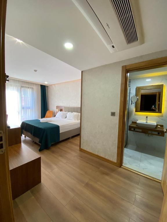 A bed or beds in a room at Dedehan Hotel