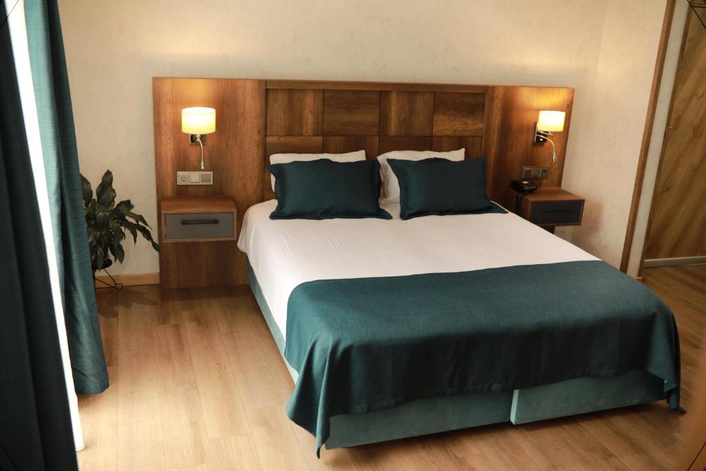 A bed or beds in a room at Dedehan Hotel
