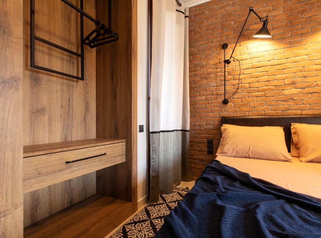 Łóżko lub łóżka w pokoju w obiekcie Porto Thea Alexandra Shared Pool Villa, Afytos