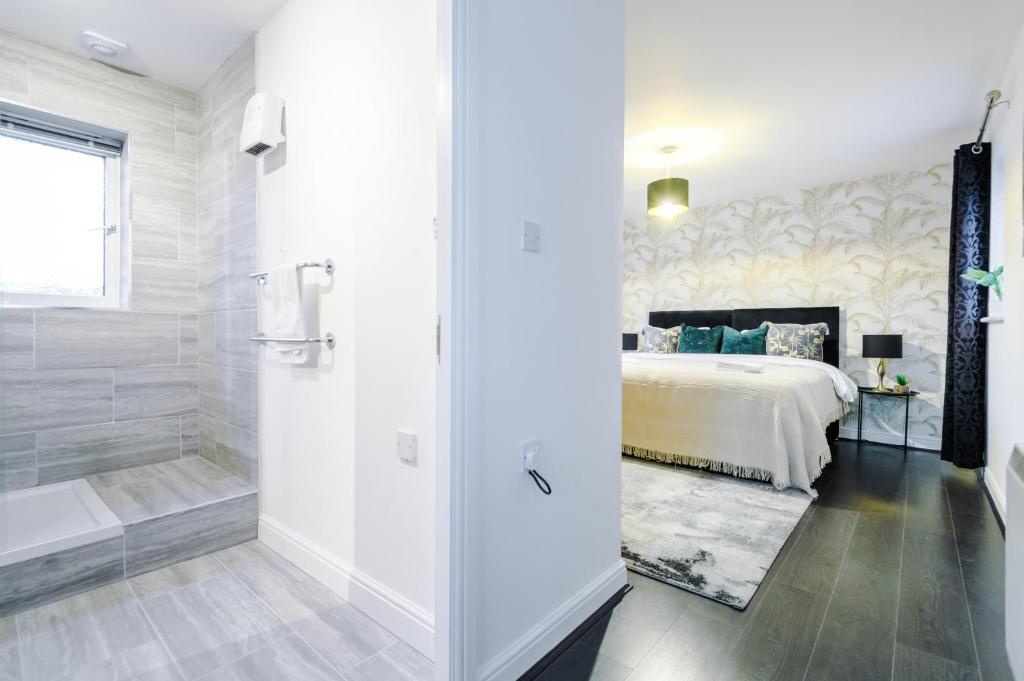 Stunning 3 Bedroom Apartment in the Heart of the City
