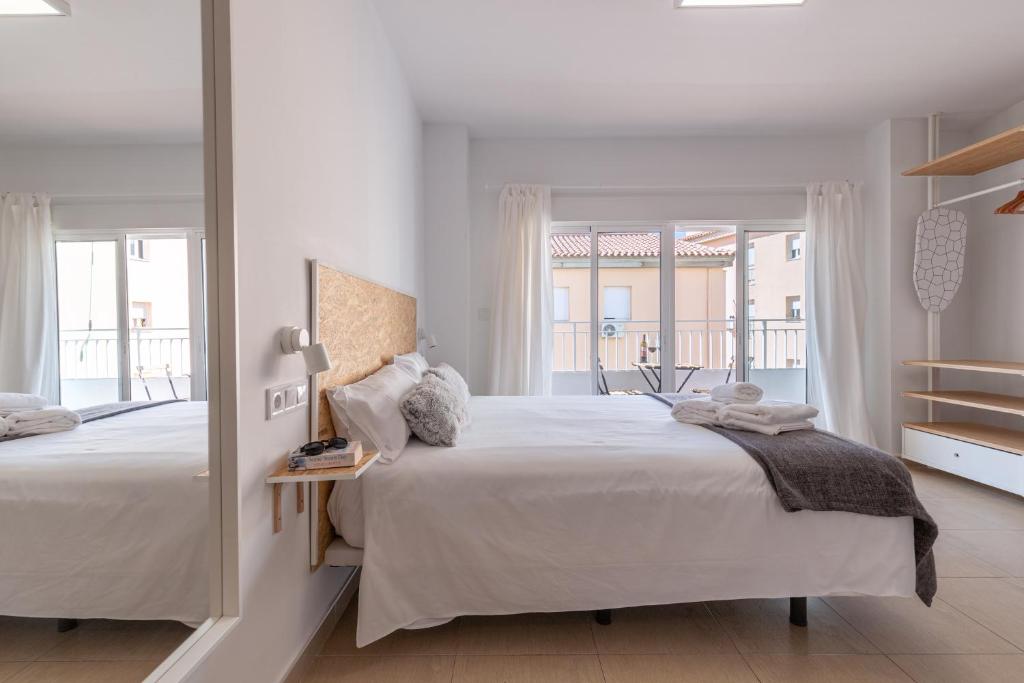 Posteľ alebo postele v izbe v ubytovaní FUN BUILDING STUDIOS by HOMEABOUT