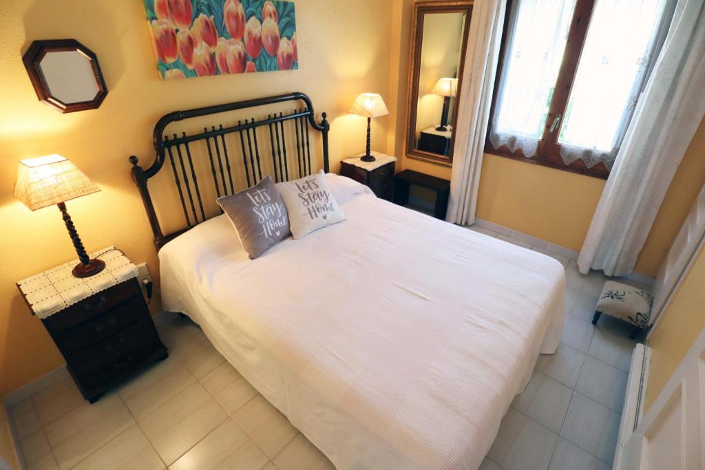 Postel nebo postele na pokoji v ubytování Jardins de S'agaro per 6 pax, piscina comunitaria y parking E32235