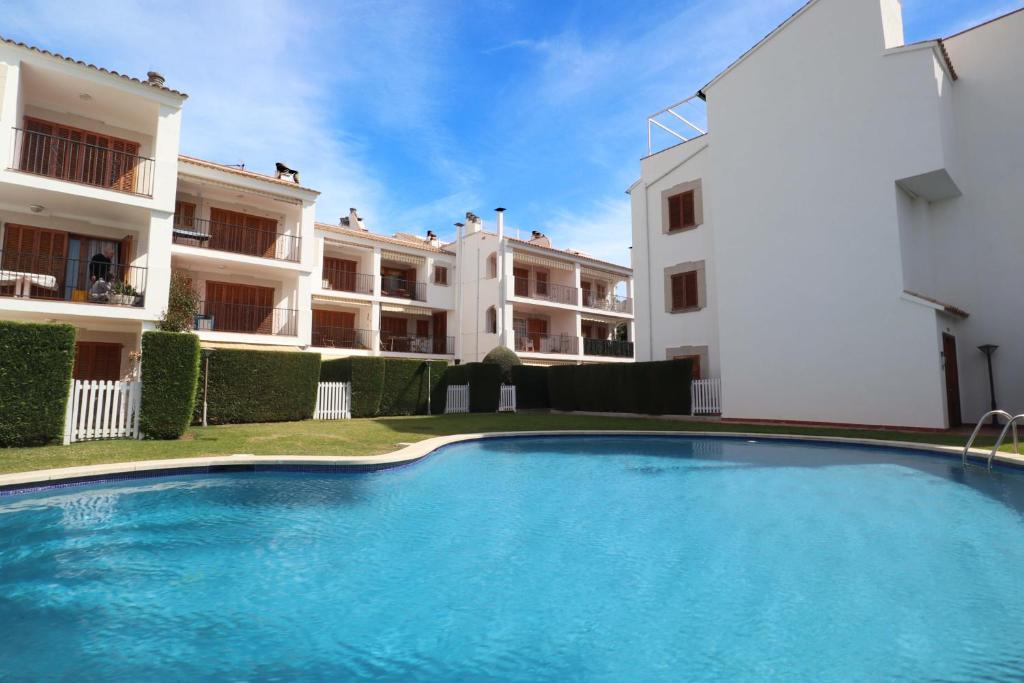 Bazén v ubytování Jardins de S'agaro per 6 pax, piscina comunitaria y parking E32235 nebo v jeho okolí