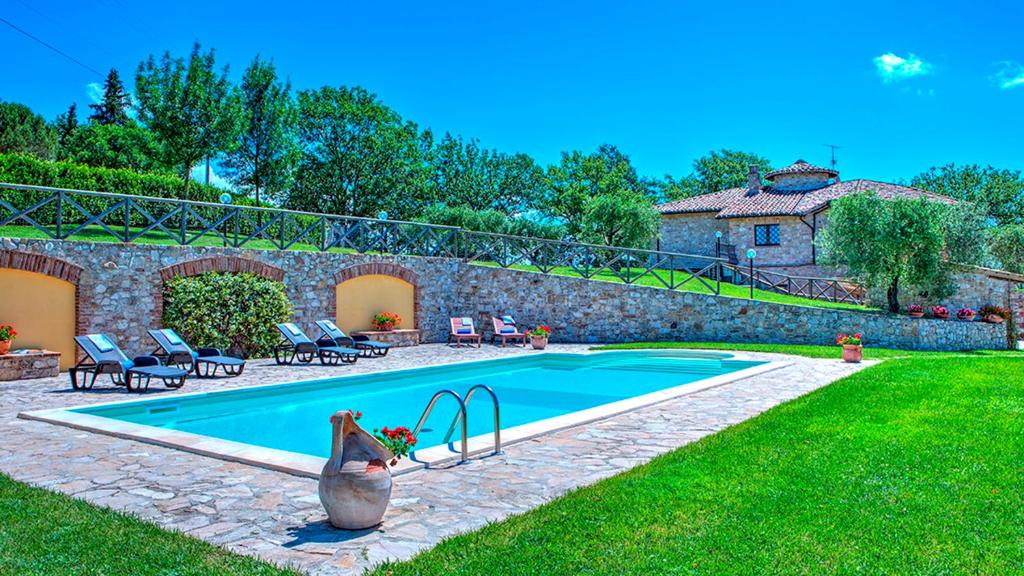 The swimming pool at or close to COLLE DEL SOLE 7&1, Emma Villas