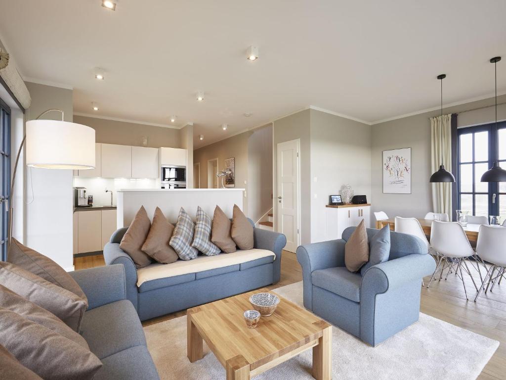 Kuchyň nebo kuchyňský kout v ubytování Reetland am Meer - Luxus Reetdachvilla mit 3 Schlafzimmern, Sauna und Kamin F12