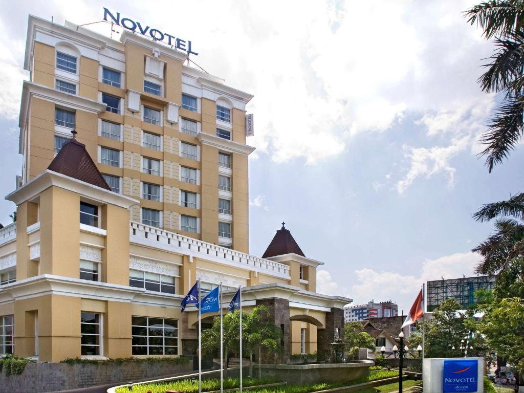 a rendering of the novotel hotel in honolulu at Novotel Semarang - GeNose Ready, CHSE Certified in Semarang