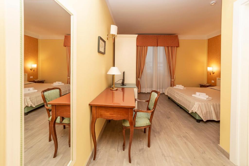 Postel nebo postele na pokoji v ubytování Hotel Pallanza by LVG Hotel Collection
