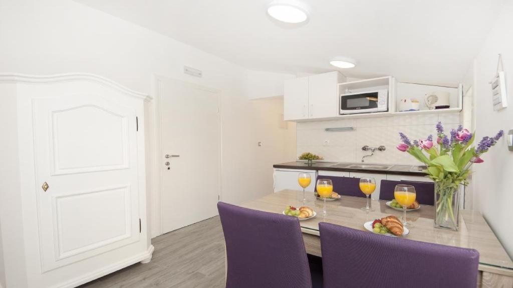 Kuchyň nebo kuchyňský kout v ubytování Apartments Angela