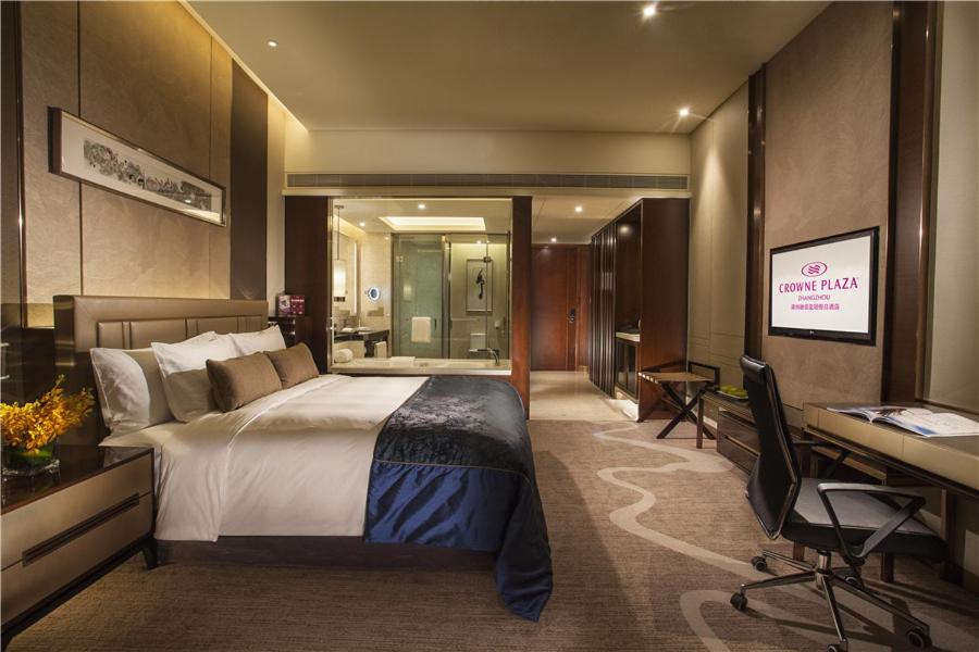 Postel nebo postele na pokoji v ubytování Crowne Plaza Zhangzhou by IHG