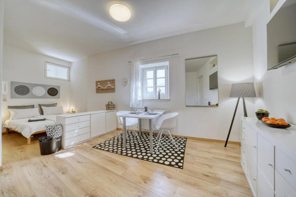 Zentral gelegenes Apartment mit Garage und Garten