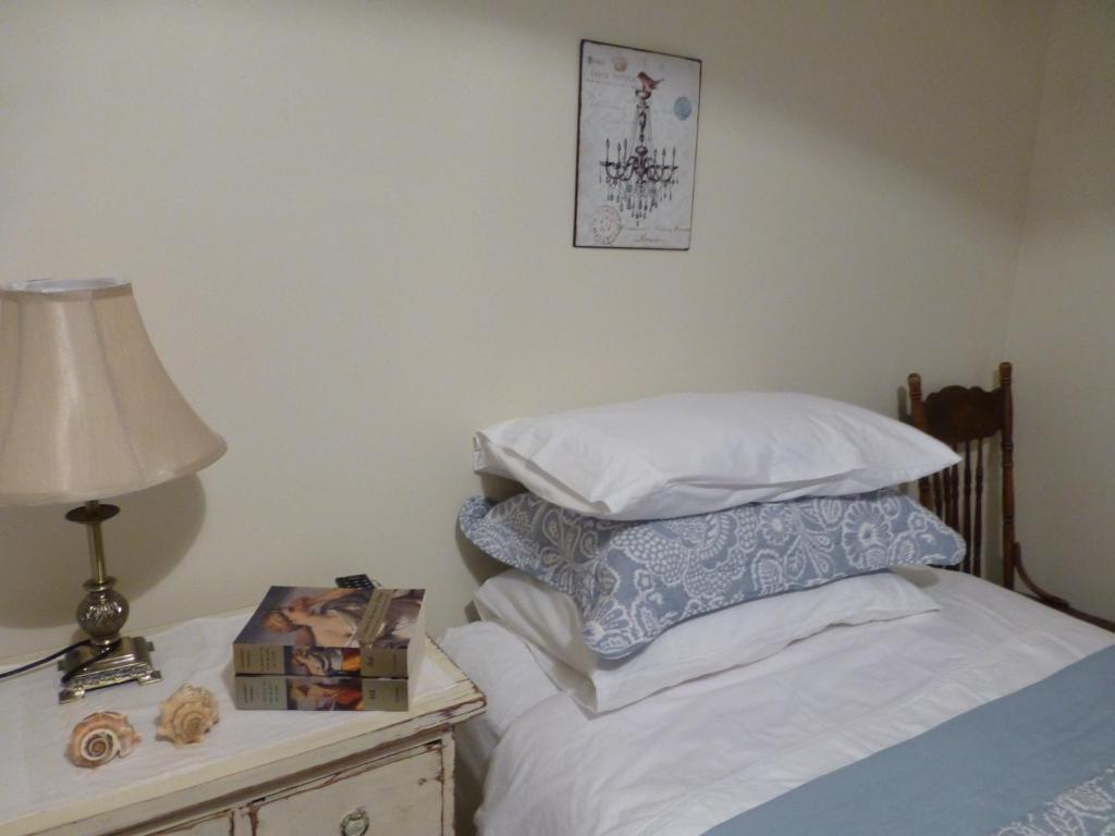 Ein Bett oder Betten in einem Zimmer der Unterkunft Lakeside Bed & Breakfast