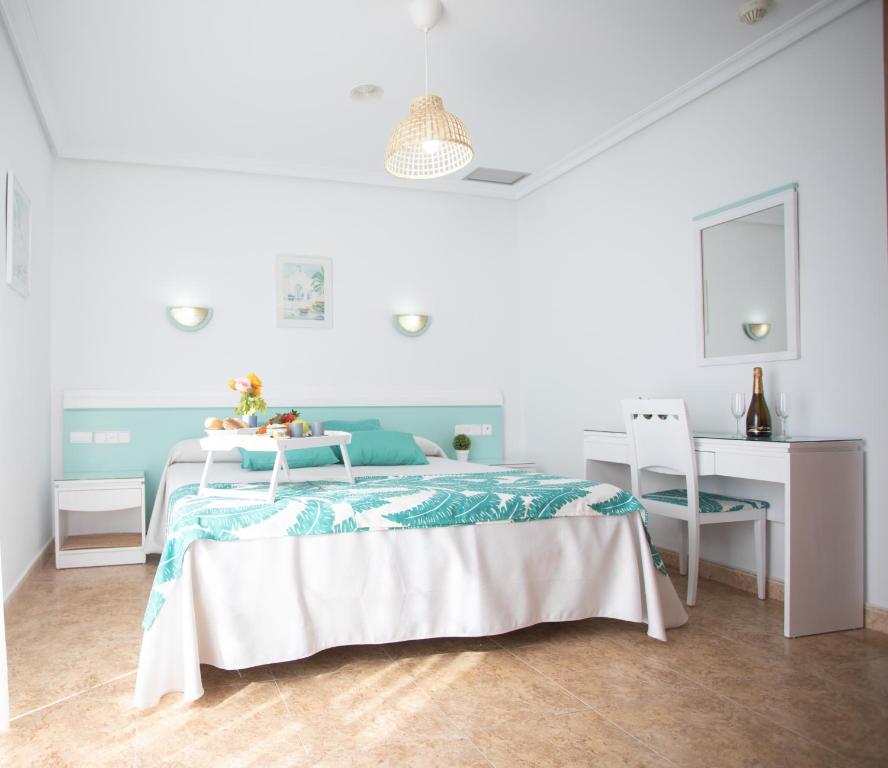 Posteľ alebo postele v izbe v ubytovaní Hotel Blanca Brisa Cabo de Gata