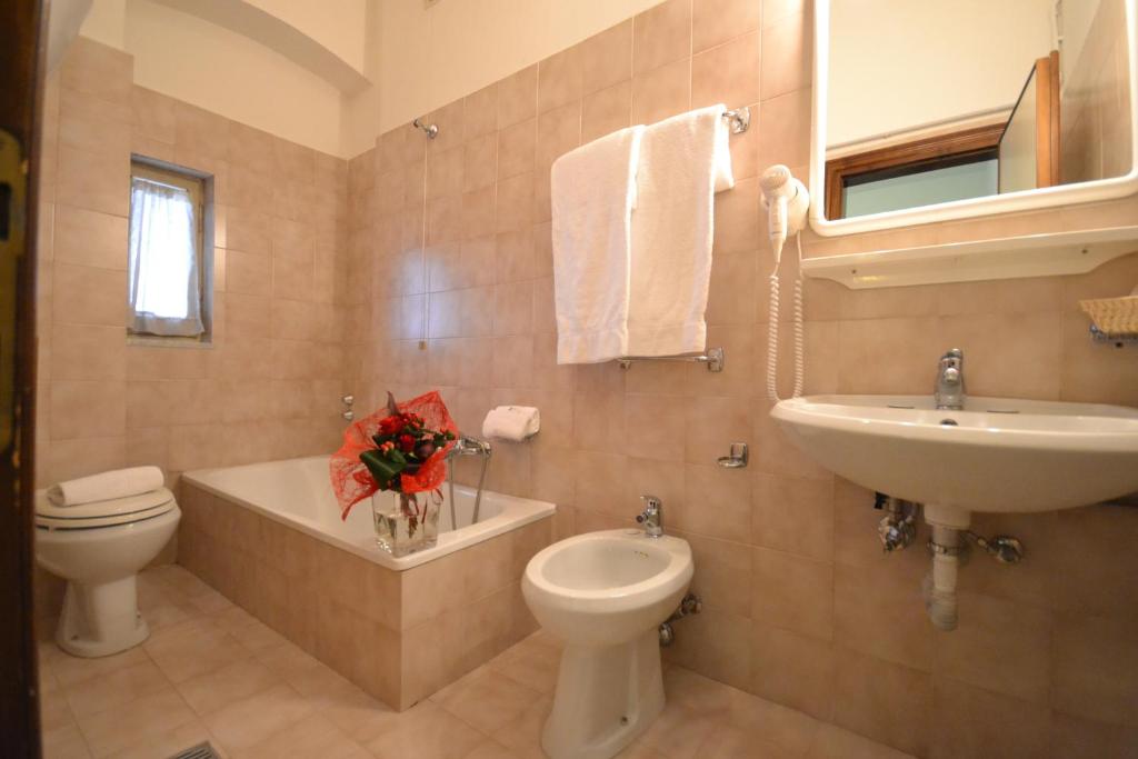 Um banheiro em Hotel Il Castello