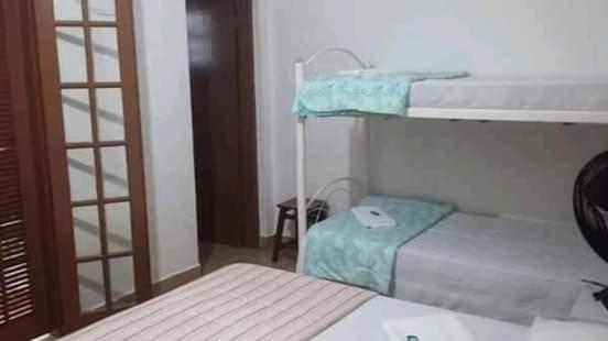  Casa com churrasqueira para 15 pessoas a 30mt do Aquário de Ubatuba