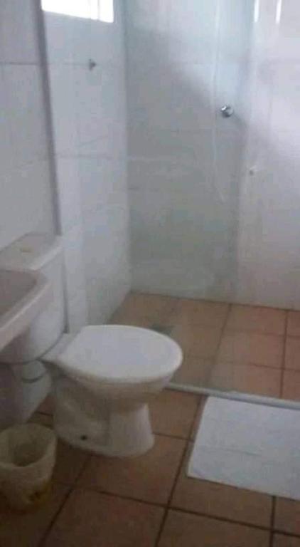  Casa com churrasqueira para 15 pessoas a 30mt do Aquário de Ubatuba