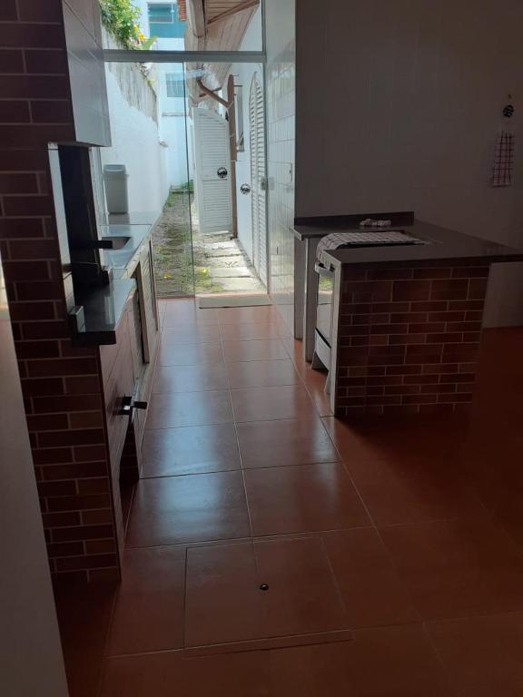  Casa com churrasqueira para 15 pessoas a 30mt do Aquário de Ubatuba