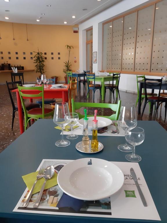 Restaurace v ubytování ibis styles Trani