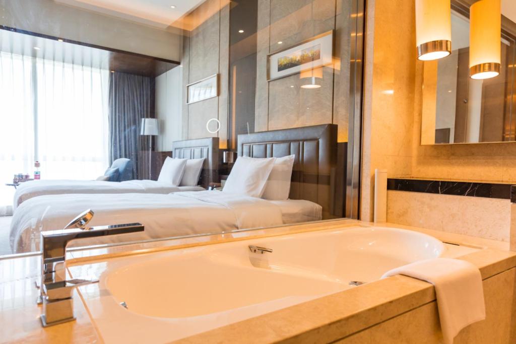 Postel nebo postele na pokoji v ubytování Crowne Plaza Zhangzhou by IHG