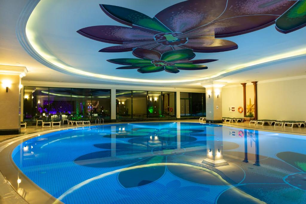 Bazén v ubytování IC Hotels Green Palace - Kids Concept nebo v jeho okolí