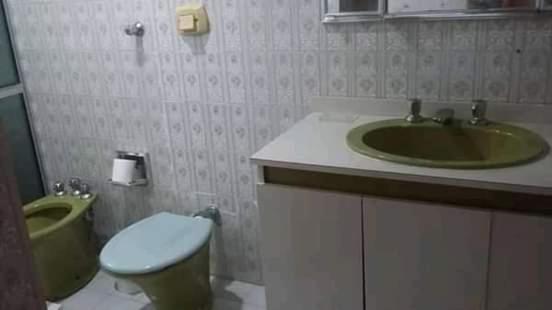  Casa com churrasqueira para 15 pessoas a 30mt do Aquário de Ubatuba