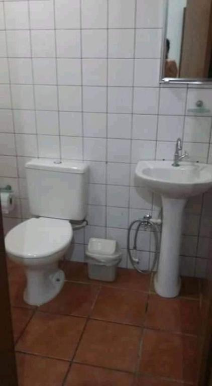  Casa com churrasqueira para 15 pessoas a 30mt do Aquário de Ubatuba