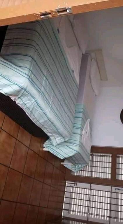  Casa com churrasqueira para 15 pessoas a 30mt do Aquário de Ubatuba