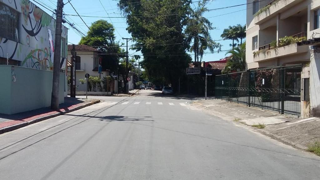  Casa com churrasqueira para 15 pessoas a 30mt do Aquário de Ubatuba