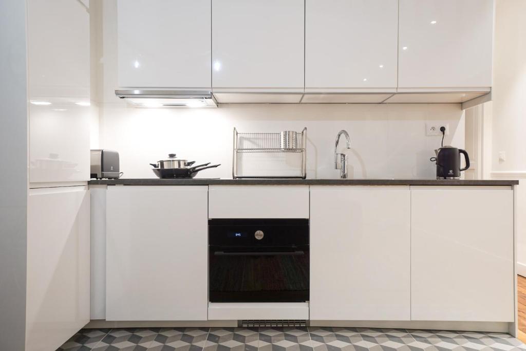 Cucina o angolo cottura di Large Flat At 2 Steps From The Eiffel Tower