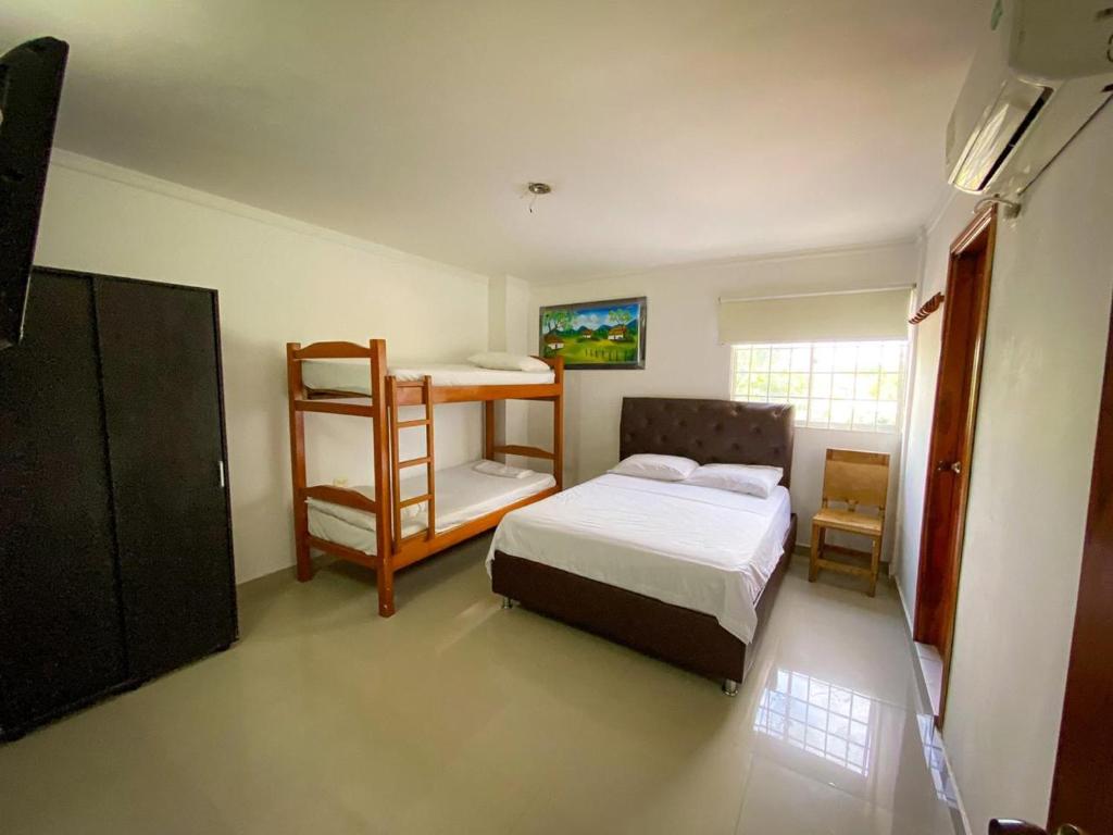 Postel nebo postele na pokoji v ubytování Hotel Aeromar Central