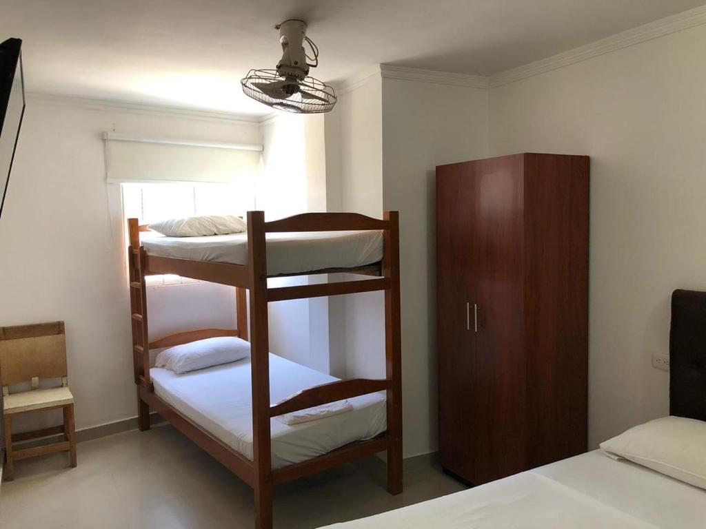 Postel nebo postele na pokoji v ubytování Hotel Aeromar Central