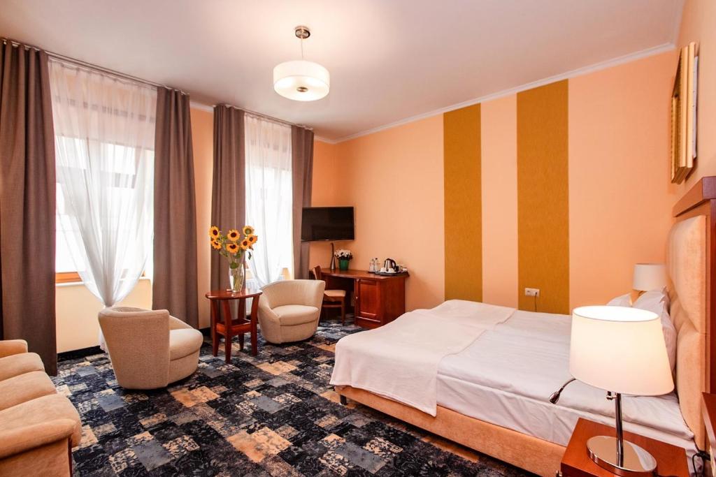 Posteľ alebo postele v izbe v ubytovaní Hotel Hubertus Rzeszów