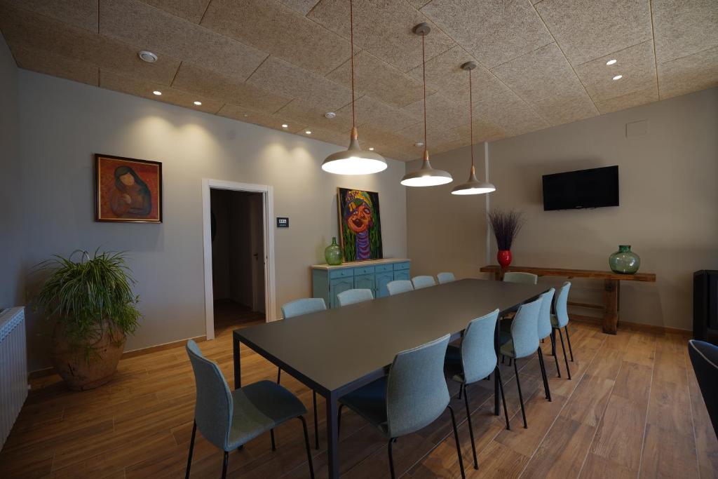 TV a/nebo společenská místnost v ubytování Larrion Hostal - Ostatua