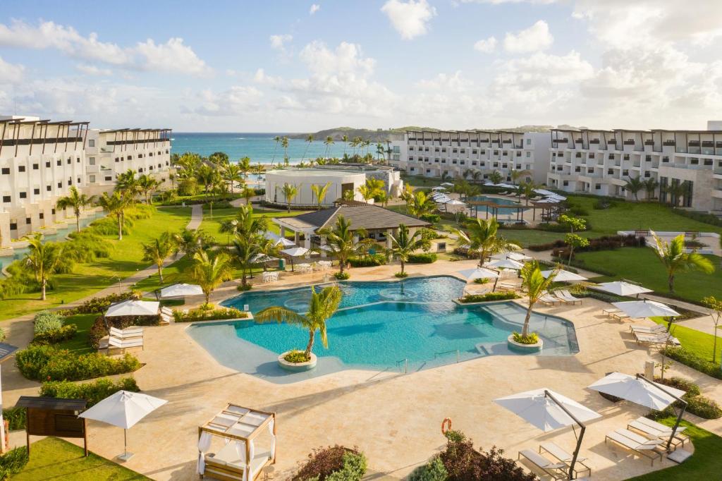 Bazén v ubytování Dreams Macao Beach Punta Cana - All Inclusive nebo v jeho okolí