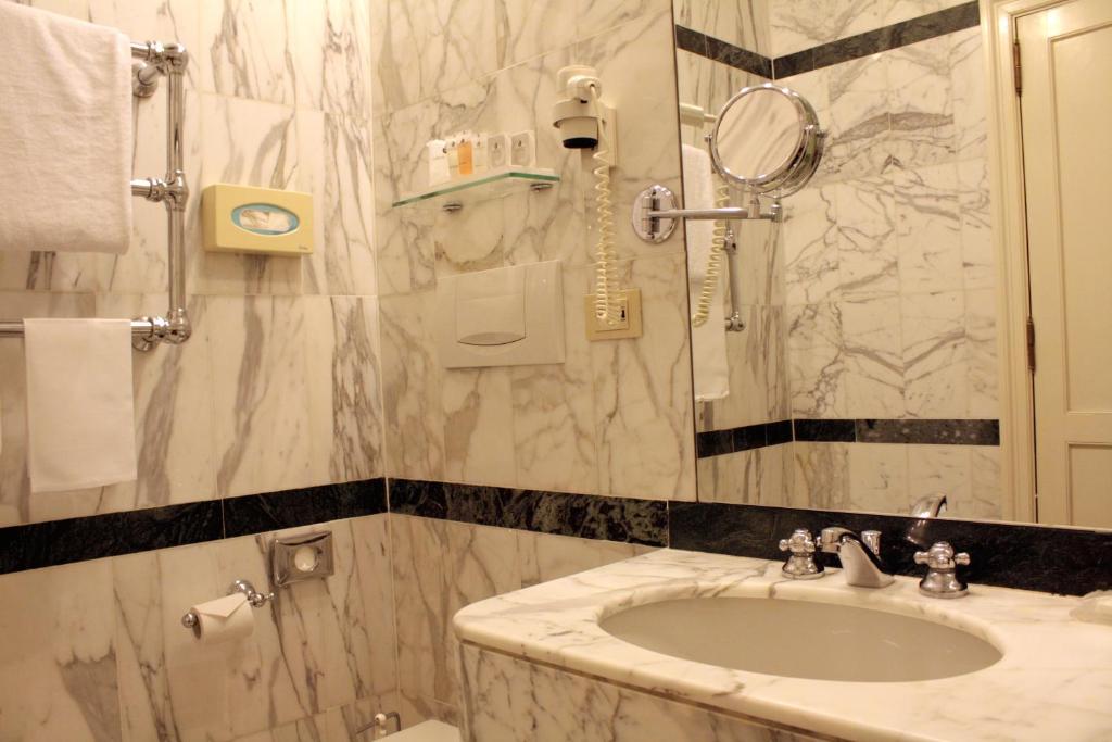 Koupelna v ubytování Hotel Albani Firenze