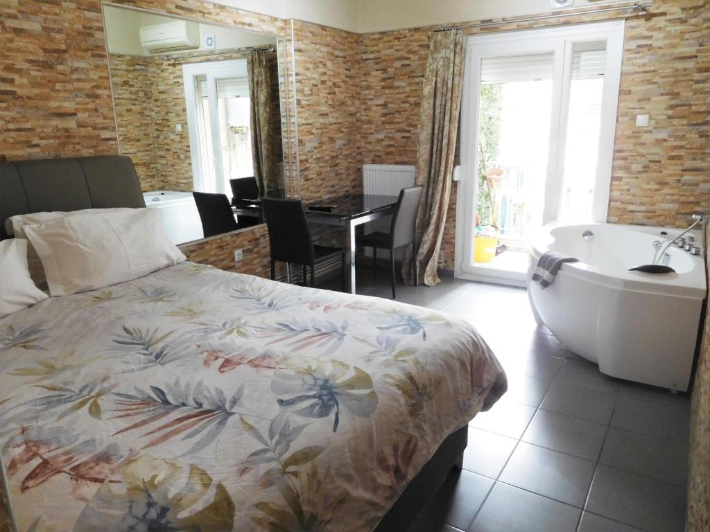 Luxury Living Apartments and Spa - 