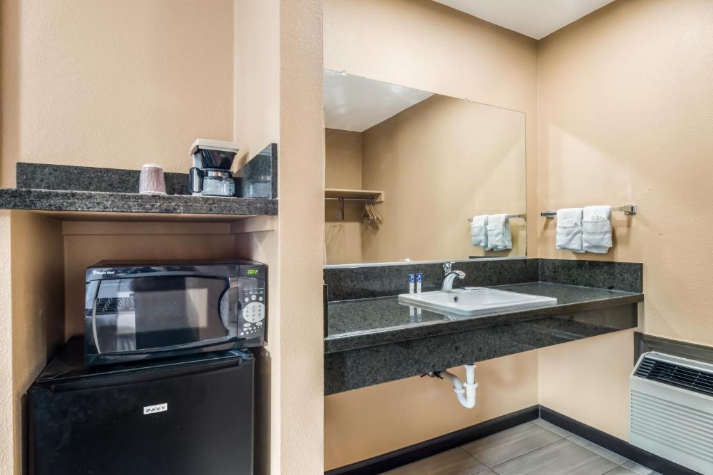 Americas Best Value Inn - Ukiah photo
