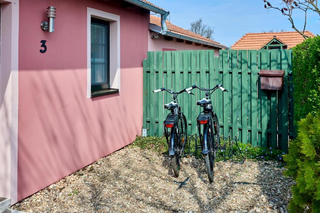 Jízda na kole v ubytování Penzion Na Lednické nebo okolí